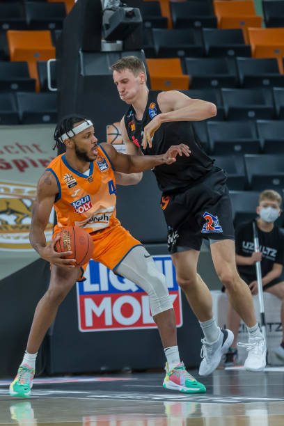 大马丁与奥 大马丁与奥